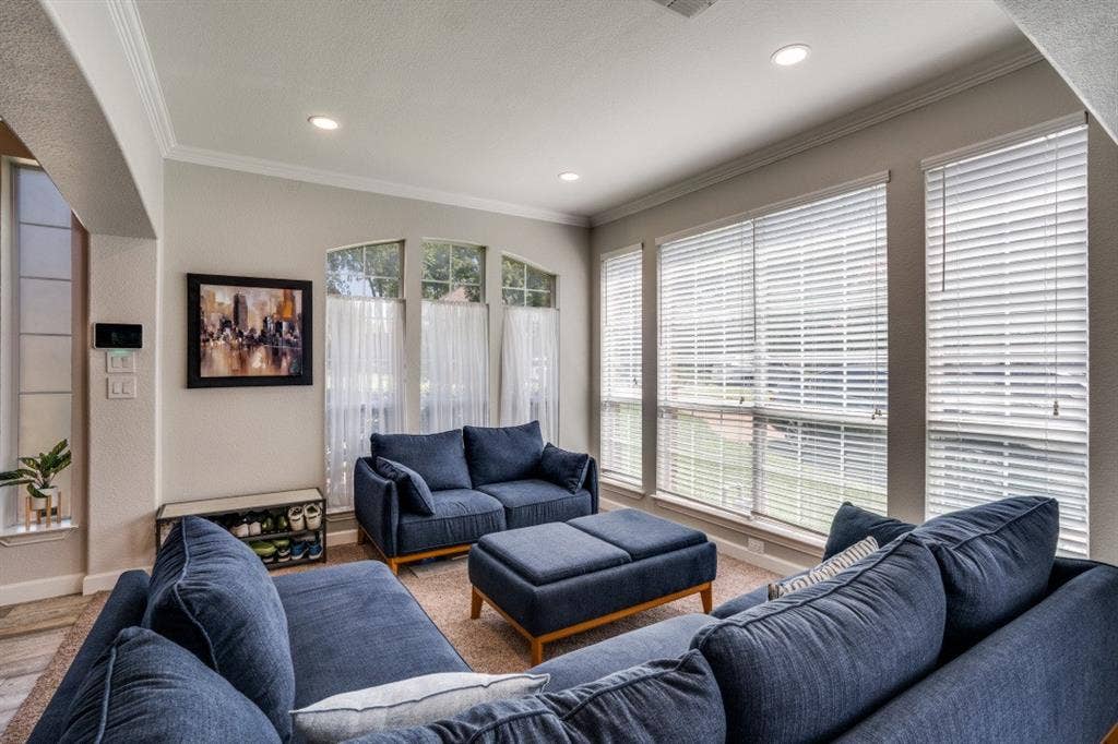 611 Creekwood Lane, Grand Prairie, TX 75052 611 Creekwood Lane, Grand Prairie, TX 75052