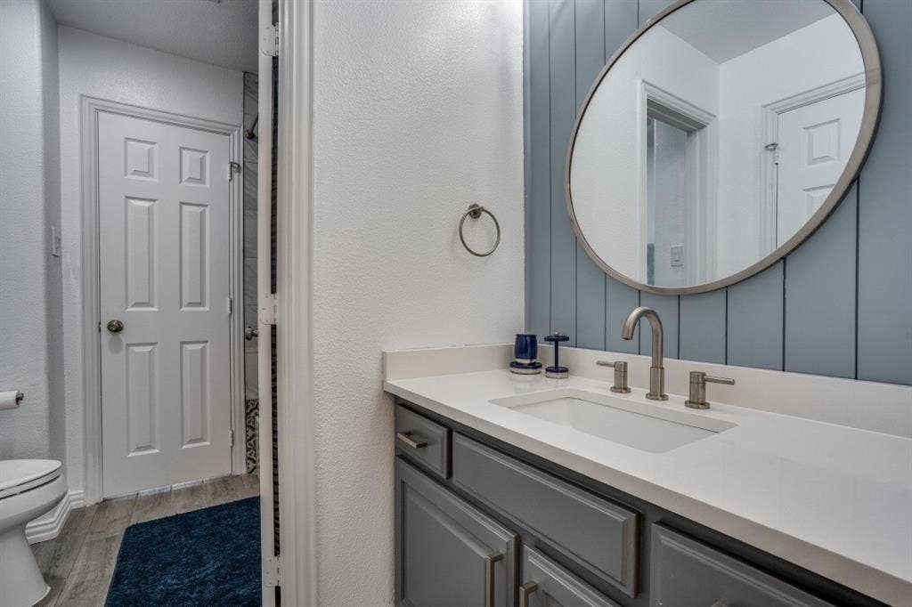 611 Creekwood Lane, Grand Prairie, TX 75052 611 Creekwood Lane, Grand Prairie, TX 75052