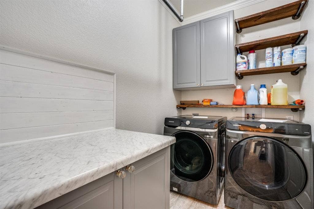 611 Creekwood Lane, Grand Prairie, TX 75052 611 Creekwood Lane, Grand Prairie, TX 75052