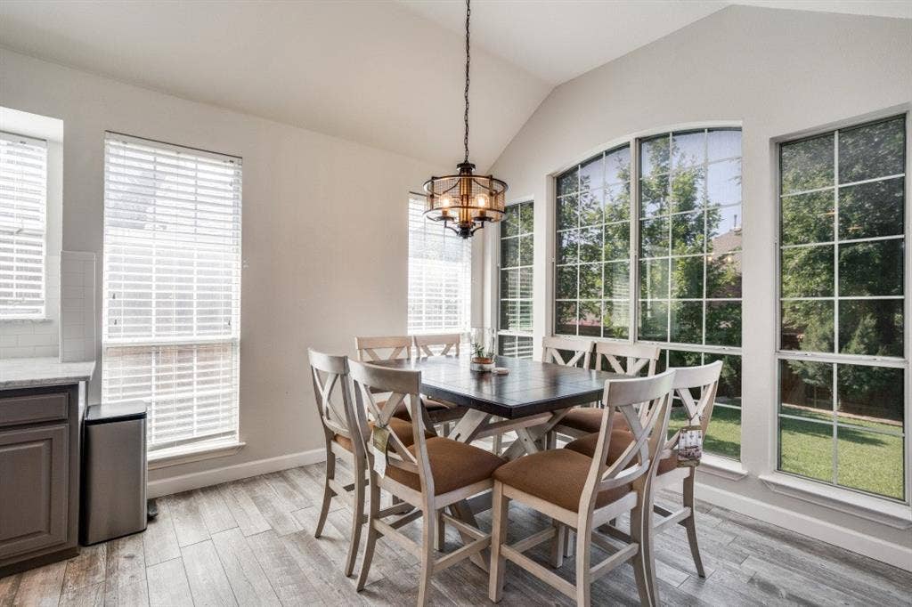 611 Creekwood Lane, Grand Prairie, TX 75052 611 Creekwood Lane, Grand Prairie, TX 75052
