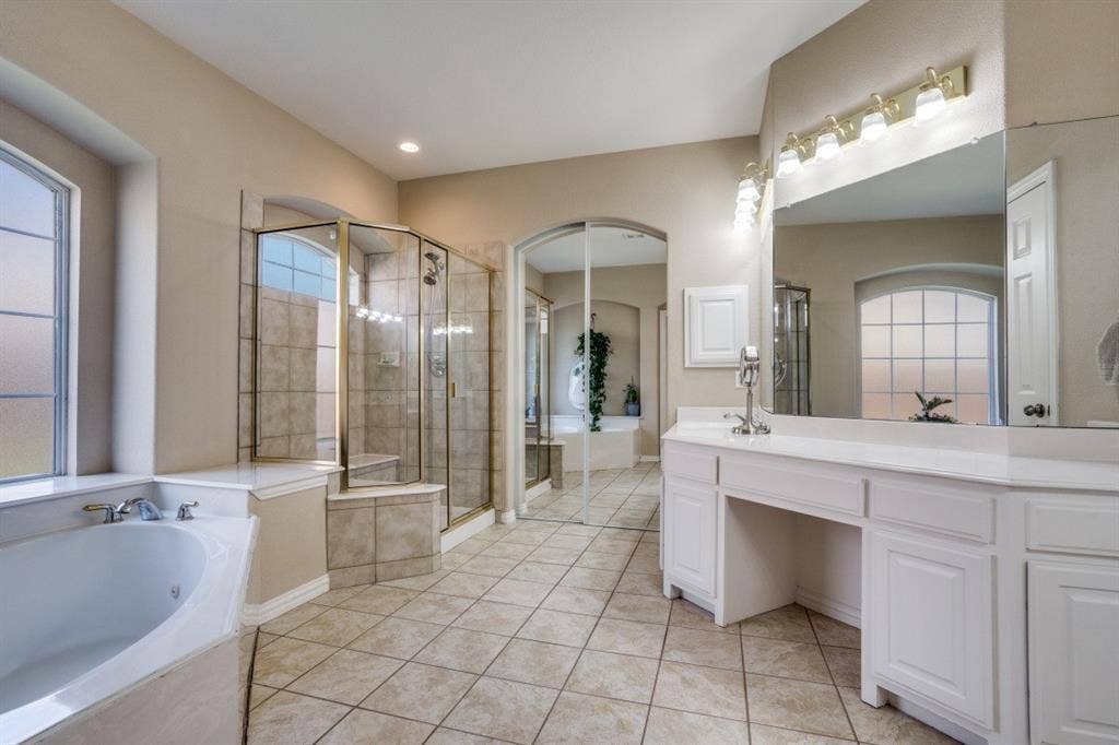 611 Creekwood Lane, Grand Prairie, TX 75052 611 Creekwood Lane, Grand Prairie, TX 75052