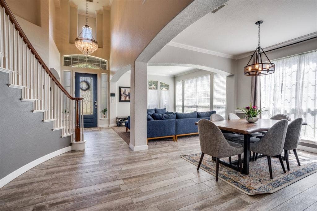 611 Creekwood Lane, Grand Prairie, TX 75052 611 Creekwood Lane, Grand Prairie, TX 75052