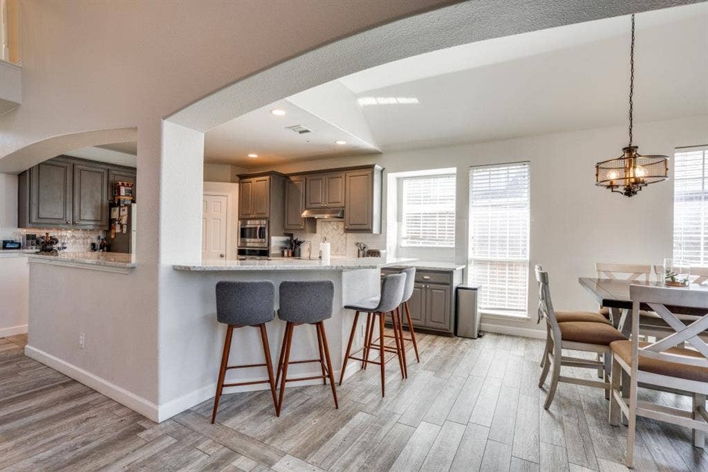 611 Creekwood Lane, Grand Prairie, TX 75052 611 Creekwood Lane, Grand Prairie, TX 75052
