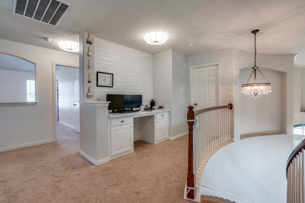 611 Creekwood Lane, Grand Prairie, TX 75052 611 Creekwood Lane, Grand Prairie, TX 75052