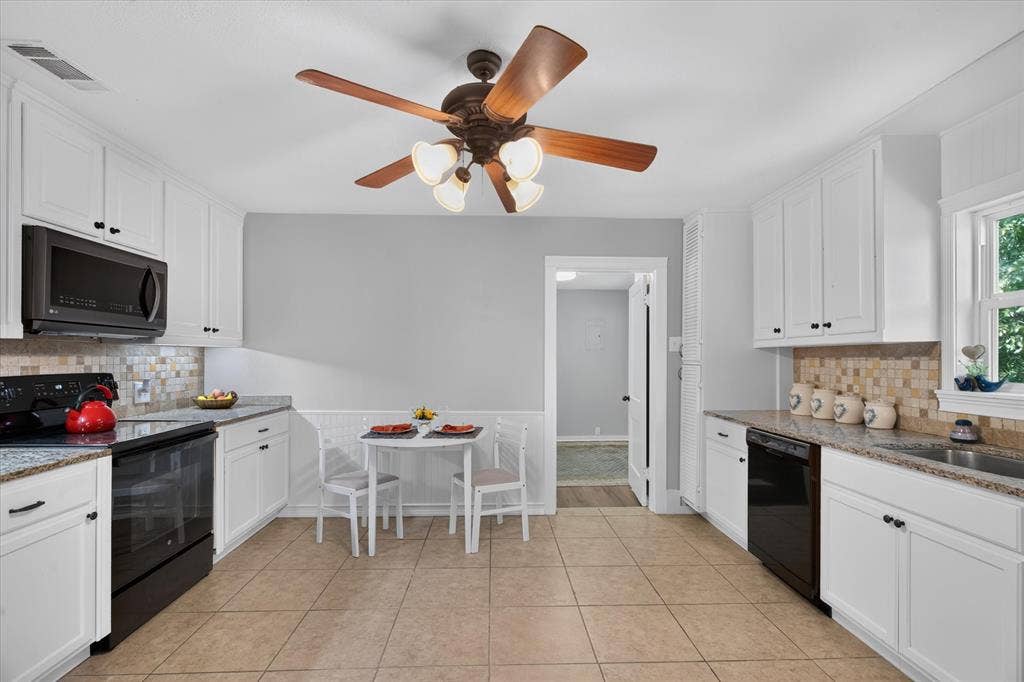 1412 Sloan Street, Weatherford, TX 76086 1412 Sloan Street, Weatherford, TX 76086