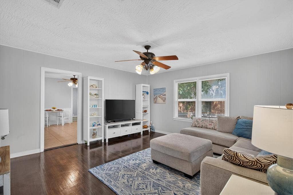 1412 Sloan Street, Weatherford, TX 76086 1412 Sloan Street, Weatherford, TX 76086