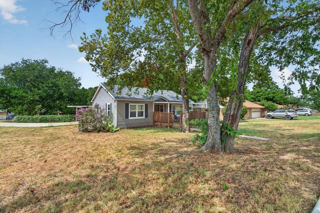 1412 Sloan Street, Weatherford, TX 76086 1412 Sloan Street, Weatherford, TX 76086