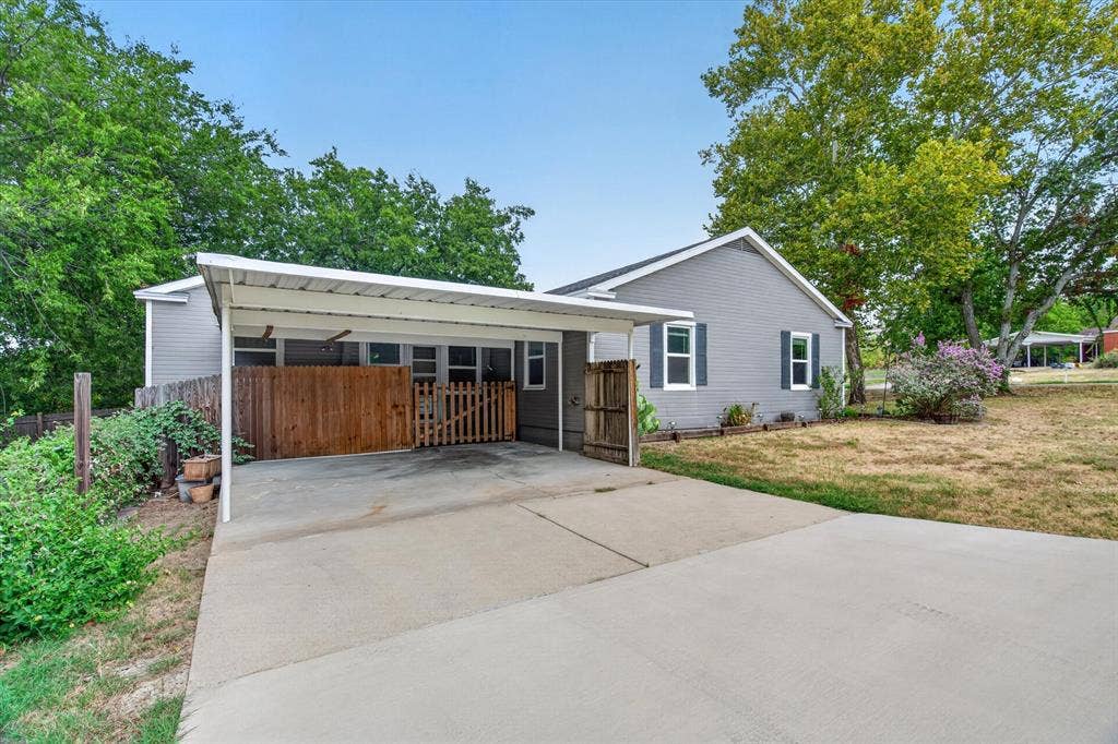 1412 Sloan Street, Weatherford, TX 76086 1412 Sloan Street, Weatherford, TX 76086