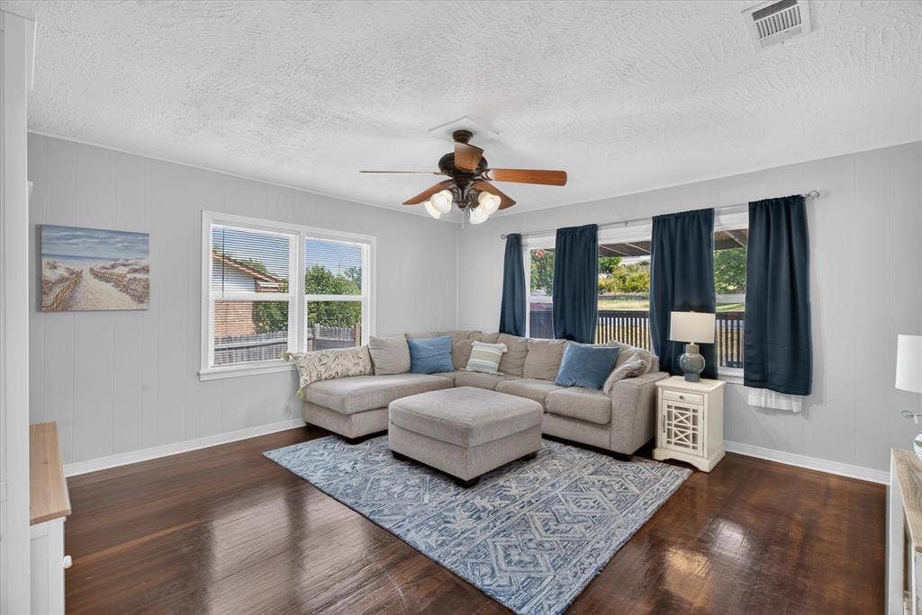 1412 Sloan Street, Weatherford, TX 76086 1412 Sloan Street, Weatherford, TX 76086
