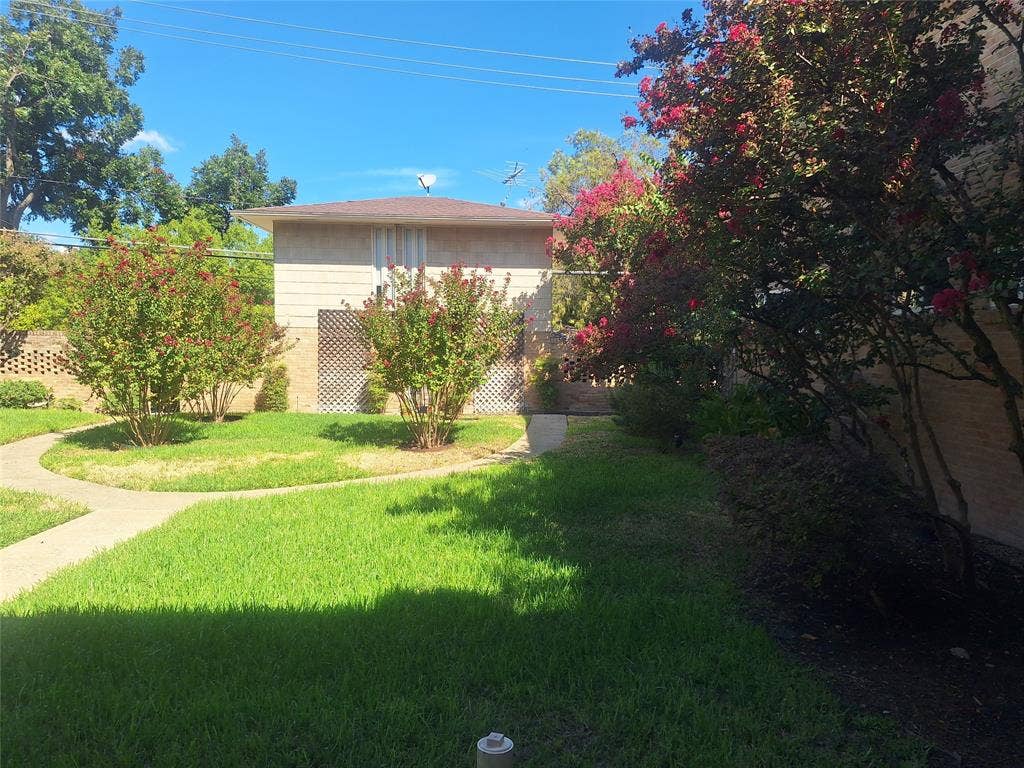 6131 Bandera Avenue, #B, Dallas, TX 75225