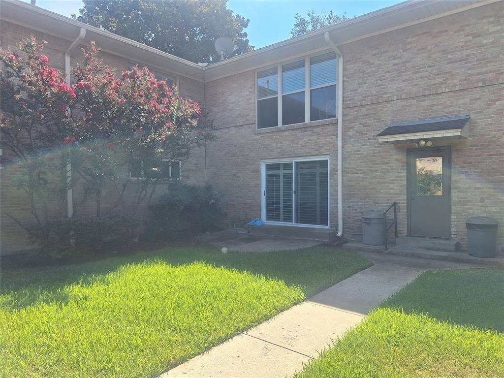 6131 Bandera Avenue, #B, Dallas, TX 75225