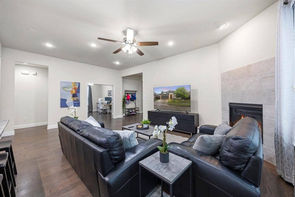 908 Spring Falls Drive, McKinney, TX 75071 908 Spring Falls Drive, McKinney, TX 75071
