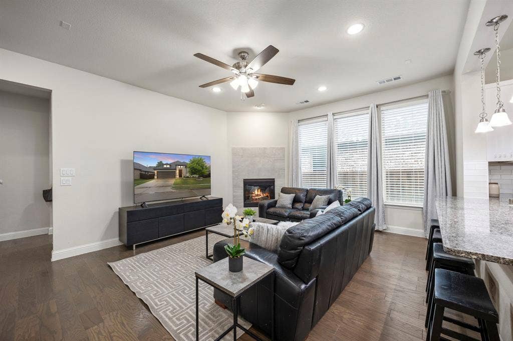 908 Spring Falls Drive, McKinney, TX 75071 908 Spring Falls Drive, McKinney, TX 75071