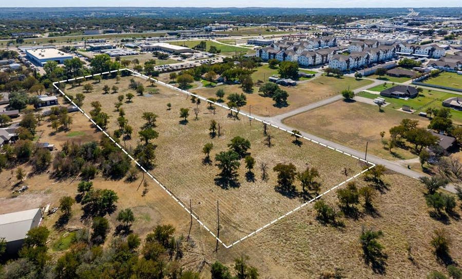 Property photo for 106 Winfield Drive, Hudson Oaks, TX
