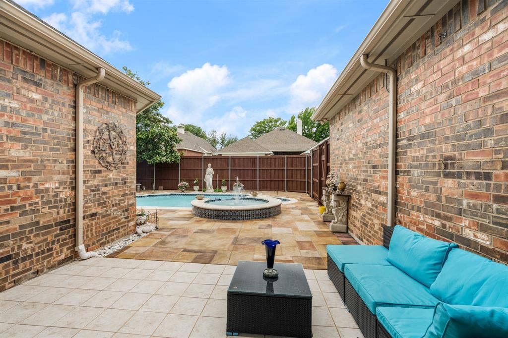 3307 Meadow Wood Drive, Richardson, TX 75082 Private outdoor space featuring a swimming pool, integrated spa, and expansive patio area