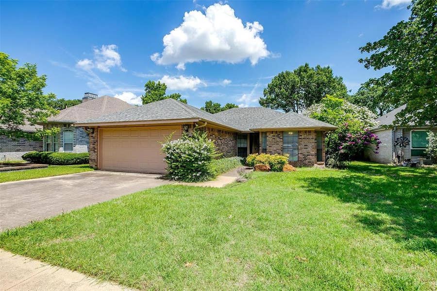 Property photo for 5909 Kesler Drive, Arlington, TX