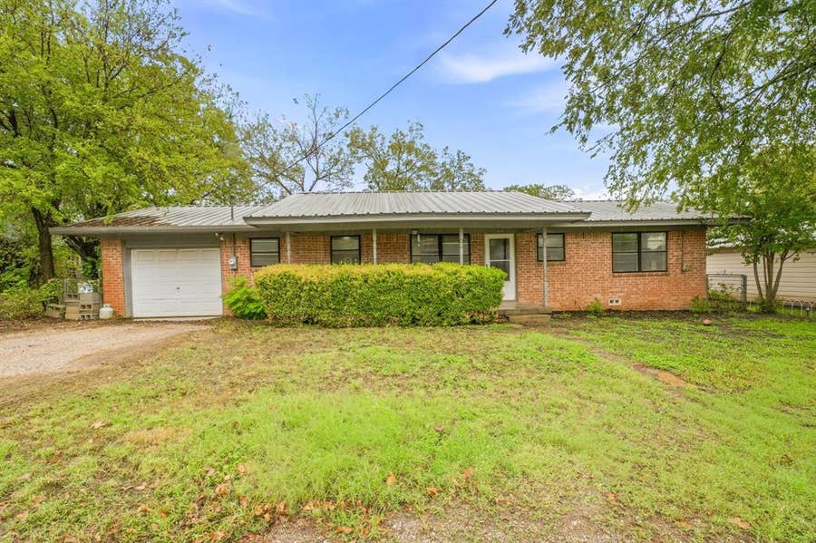 Property photo for 403 S Hamilton, Iredell, TX