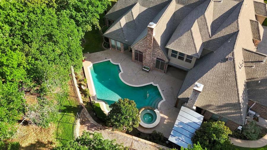 Property photo for 686 Knob Hill Court, Argyle, TX