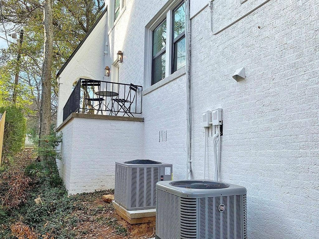 434 S Vine Avenue, Tyler, TX 75702 White painted brick exterior with black iron balcony railing