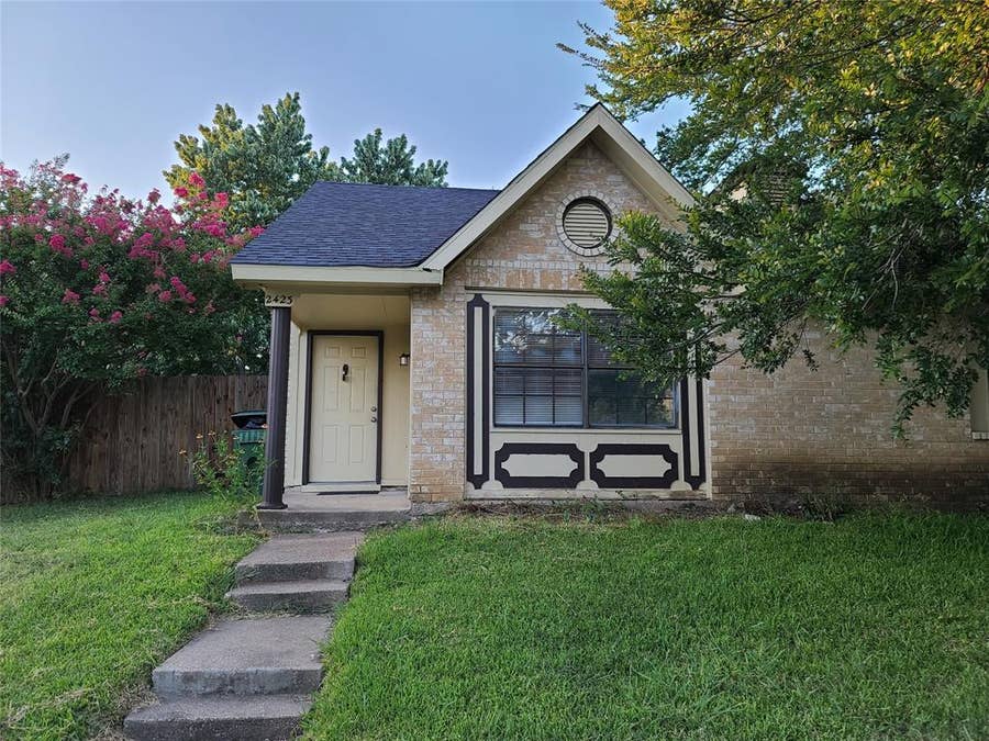 Property photo for 2423 Limestone Drive, Arlington, TX