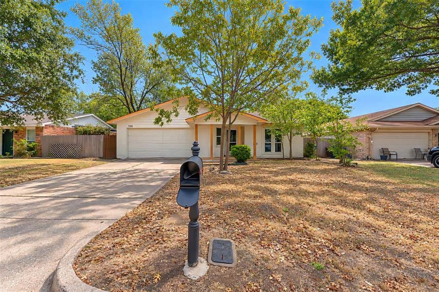 Property photo for 7212 Wayfarer Trail, Fort Worth, TX