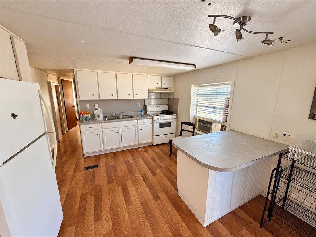 3048 Green Meadows Road, Granbury, TX 76049 3048 Green Meadows Road, Granbury, TX 76049
