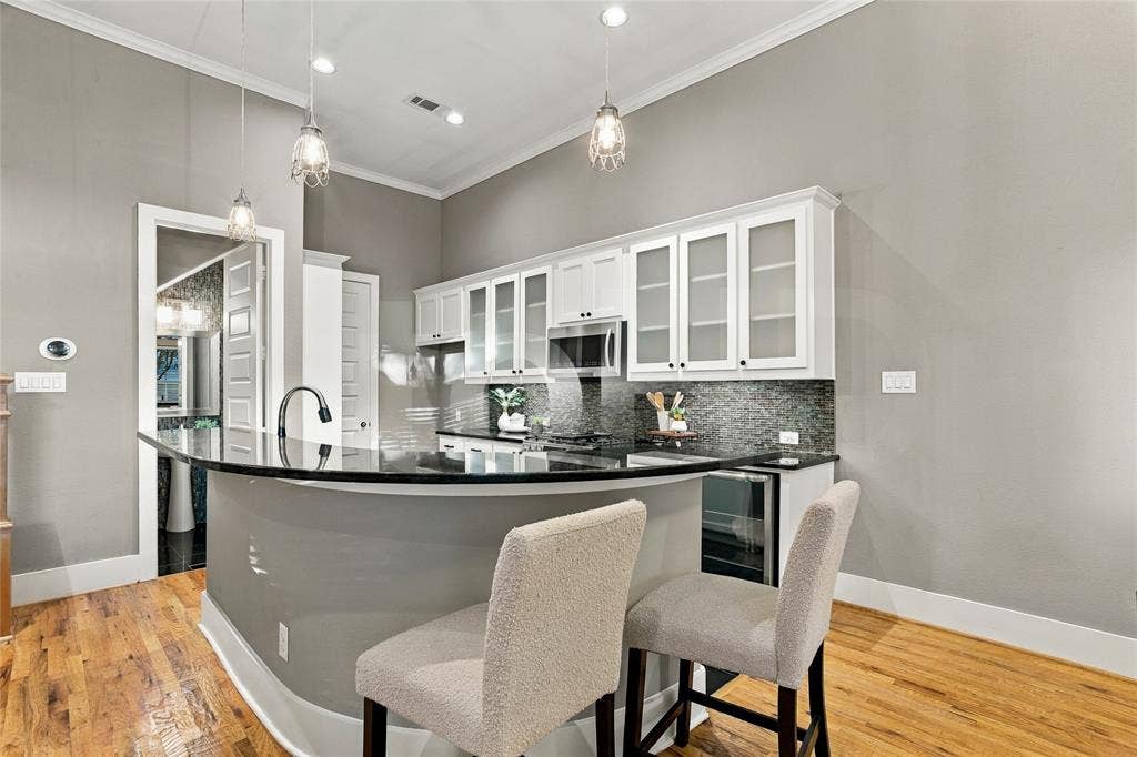 2223 Eriksson Lane, Dallas, TX 75204 2223 Eriksson Lane, Dallas, TX 75204