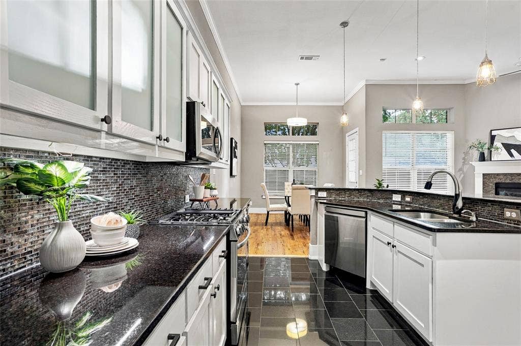 2223 Eriksson Lane, Dallas, TX 75204 2223 Eriksson Lane, Dallas, TX 75204