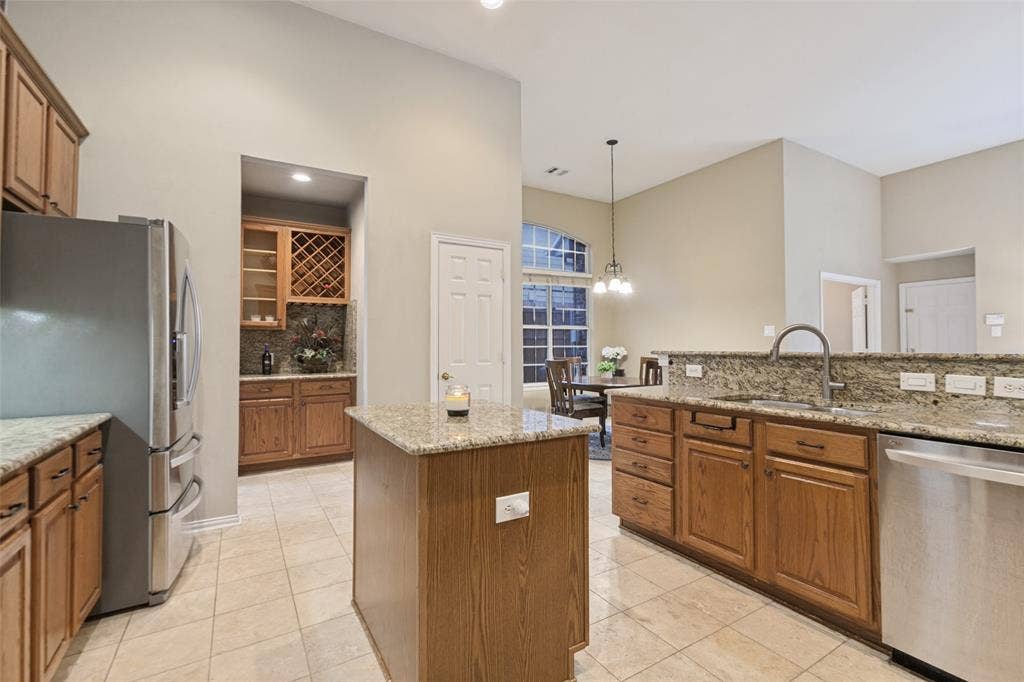 5406 Xavier Place, Richardson, TX 75082 Very Spacious and overlooks the family room