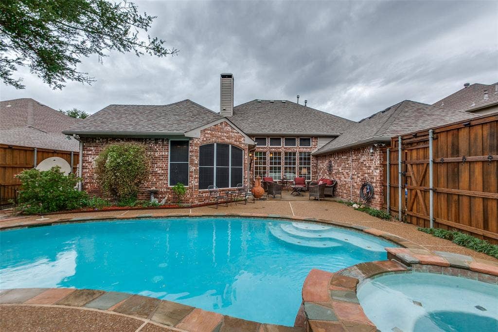 5406 Xavier Place, Richardson, TX 75082 Awesome pool and Hot tub for year round enjoyment
