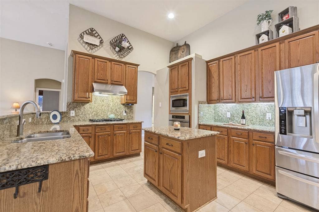 5406 Xavier Place, Richardson, TX 75082 Never get stuck in this kitchen. There are three exits!