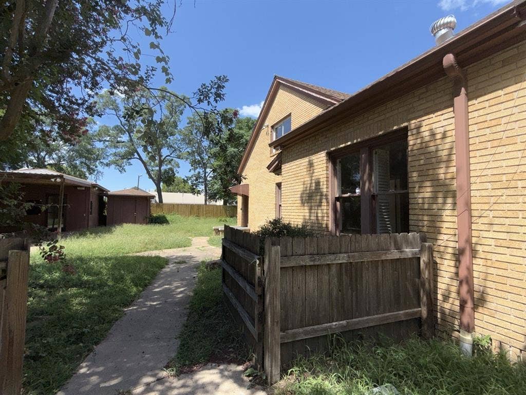 216 S Prairieville Street, Athens, TX 75751 216 S Prairieville Street, Athens, TX 75751