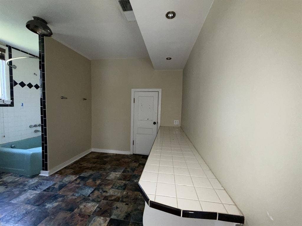 216 S Prairieville Street, Athens, TX 75751 216 S Prairieville Street, Athens, TX 75751