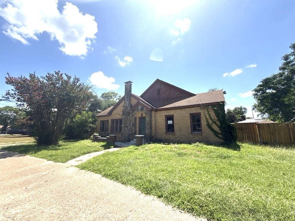 216 S Prairieville Street, Athens, TX 75751 216 S Prairieville Street, Athens, TX 75751