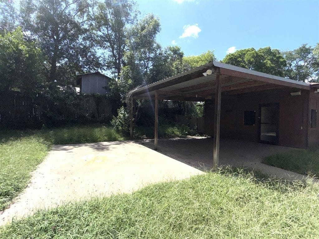 216 S Prairieville Street, Athens, TX 75751 216 S Prairieville Street, Athens, TX 75751