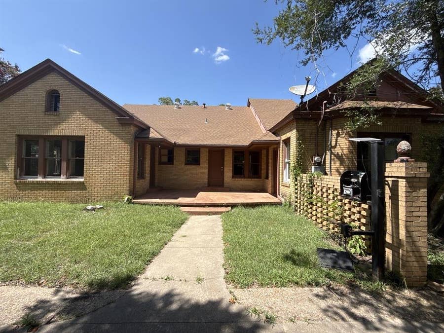 Property photo for 216 S Prairieville Street, Athens, TX