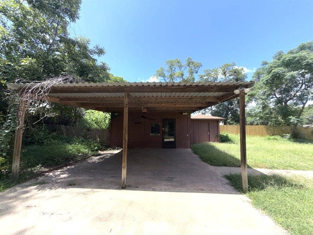 216 S Prairieville Street, Athens, TX 75751 216 S Prairieville Street, Athens, TX 75751