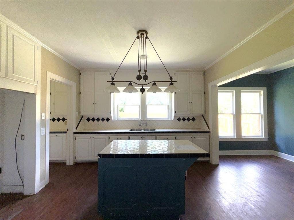 216 S Prairieville Street, Athens, TX 75751 216 S Prairieville Street, Athens, TX 75751