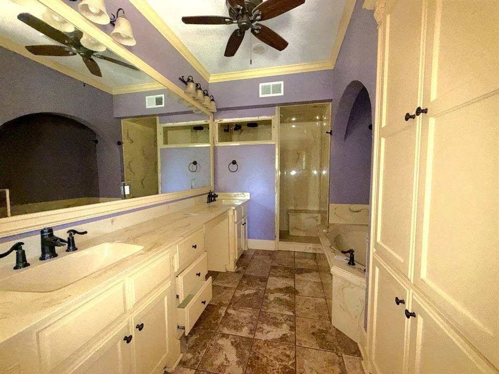 216 S Prairieville Street, Athens, TX 75751 216 S Prairieville Street, Athens, TX 75751