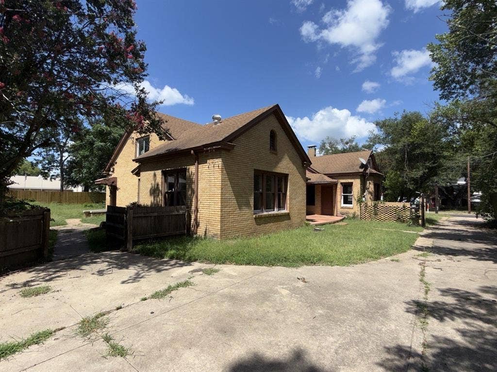 216 S Prairieville Street, Athens, TX 75751 216 S Prairieville Street, Athens, TX 75751