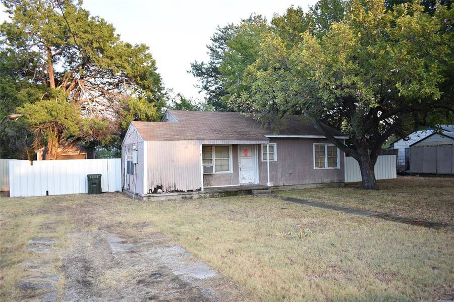 Property photo for 1802 Cottonwood Road, Carrollton, TX