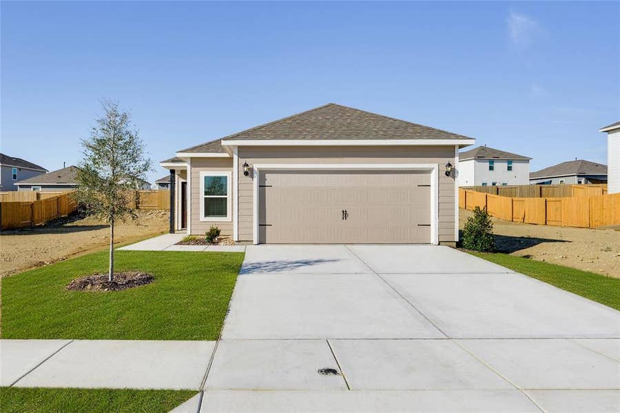 Property photo for 8404 White Wolf Trail, Ponder, TX