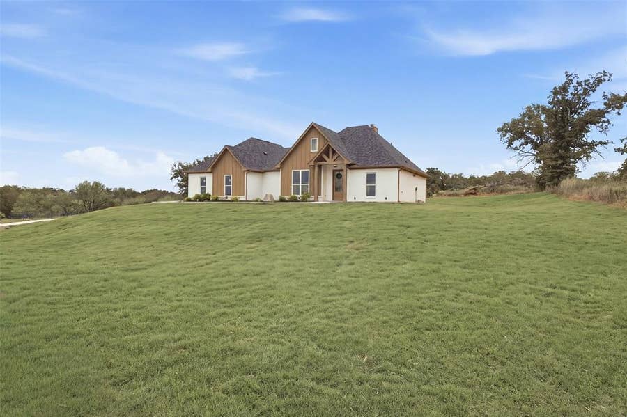 Property photo for 124 Norene Lane, Weatherford, TX