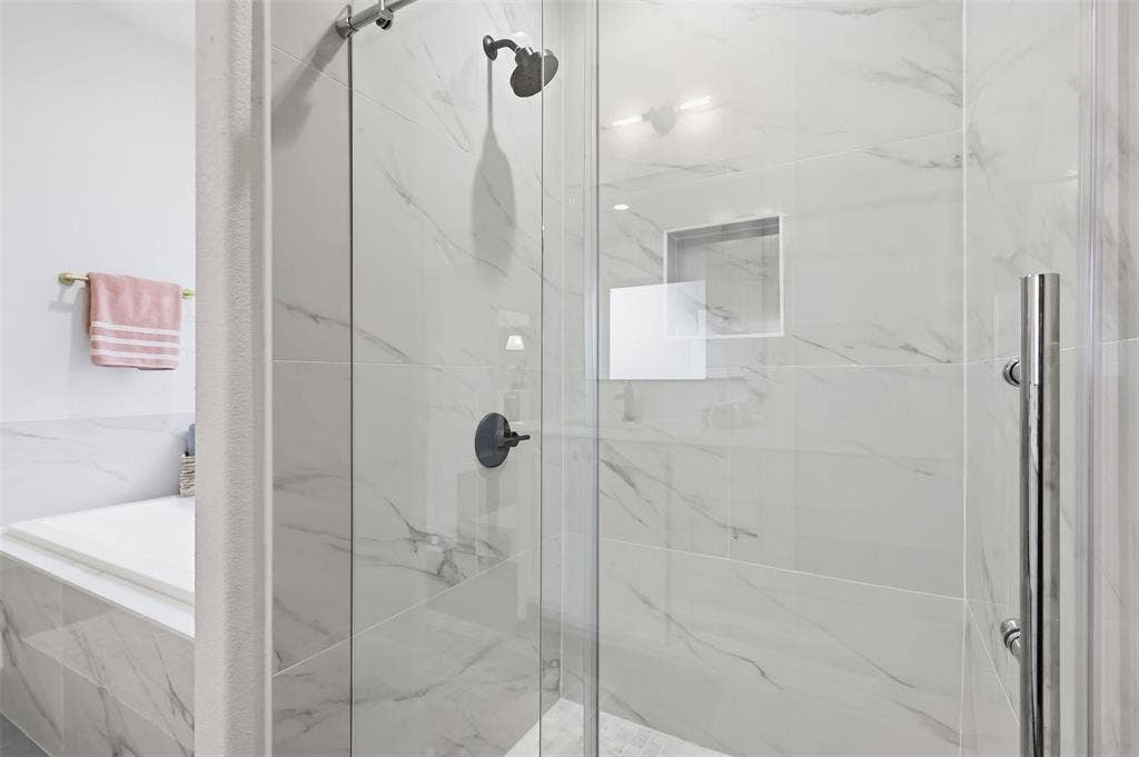 124 Norene Lane, Weatherford, TX 76088 Glass-enclosed shower with a matte black showerhead, shower control, and a recessed shower niche