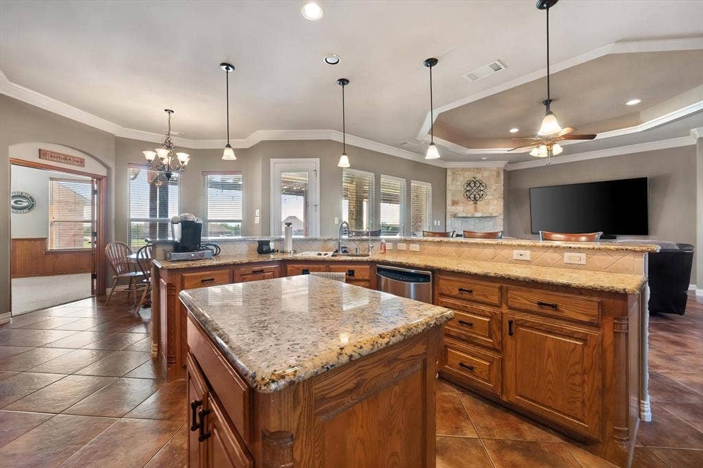 7168 Granville Drive, Mansfield, TX 76063