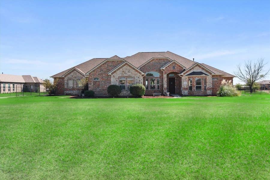 Property photo for 7168 Granville Drive, Mansfield, TX