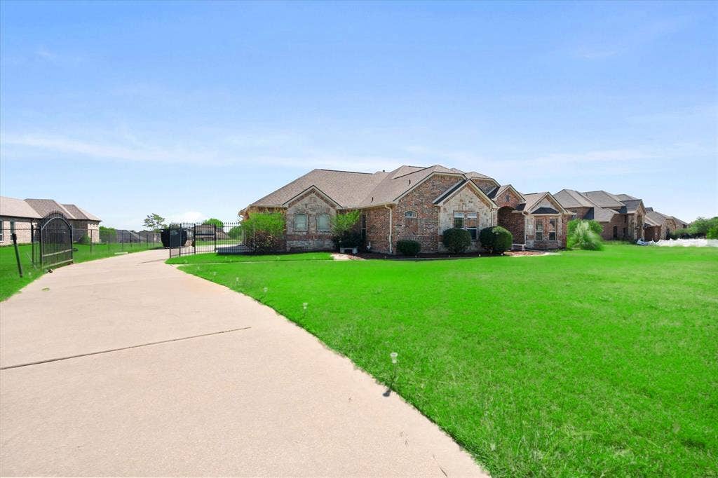 7168 Granville Drive, Mansfield, TX 76063