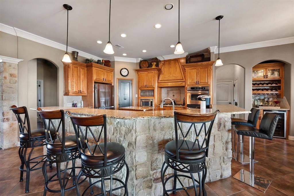 7168 Granville Drive, Mansfield, TX 76063