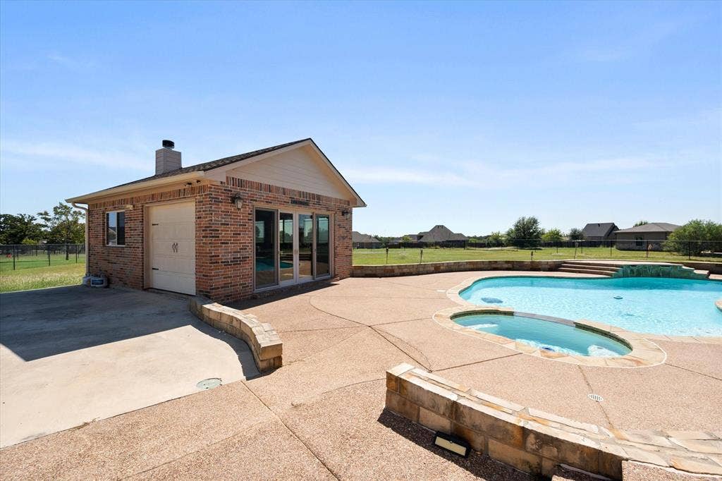 7168 Granville Drive, Mansfield, TX 76063