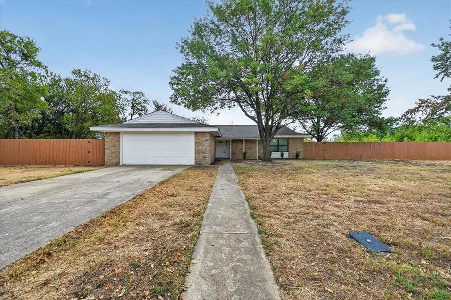 Property photo for 113 Bow Creek Circle, Red Oak, TX